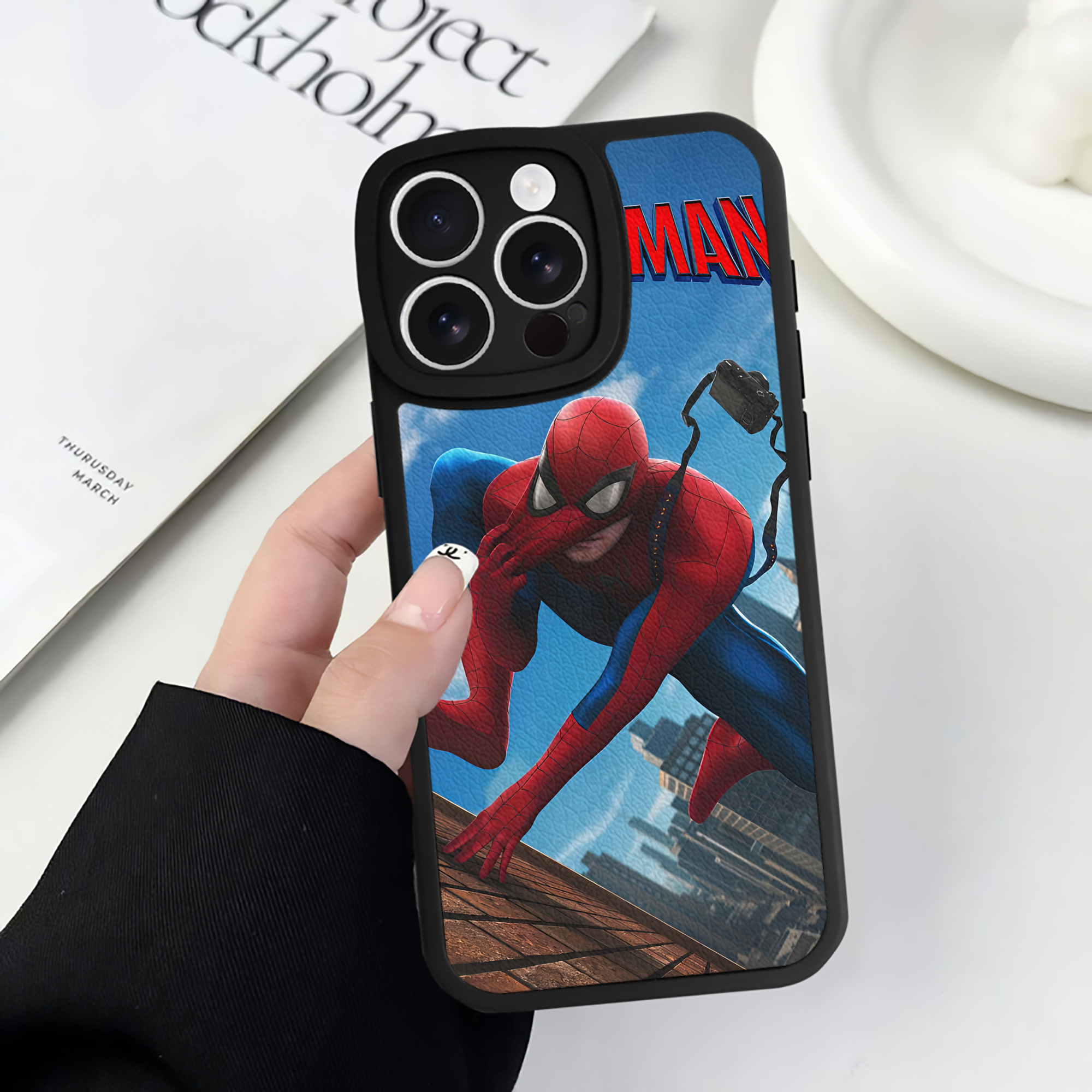 Spider Man スパイダーマン 【iPhone 16シリーズ対応】シリコンスマホケース（レザー調） 材質：シリコン
